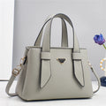 Bolsa Feminina Moderna e Elegante – Bolsa de Ombro e Transversal em Couro Macio de Alta Qualidade, com Grande Capacidade e Alças de Mão.